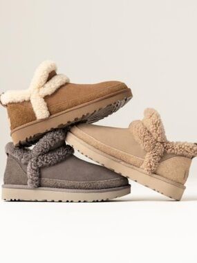 UGG Women's Natural Classic Ultra Mini Spillseam Genuine Shearling Bootie New!